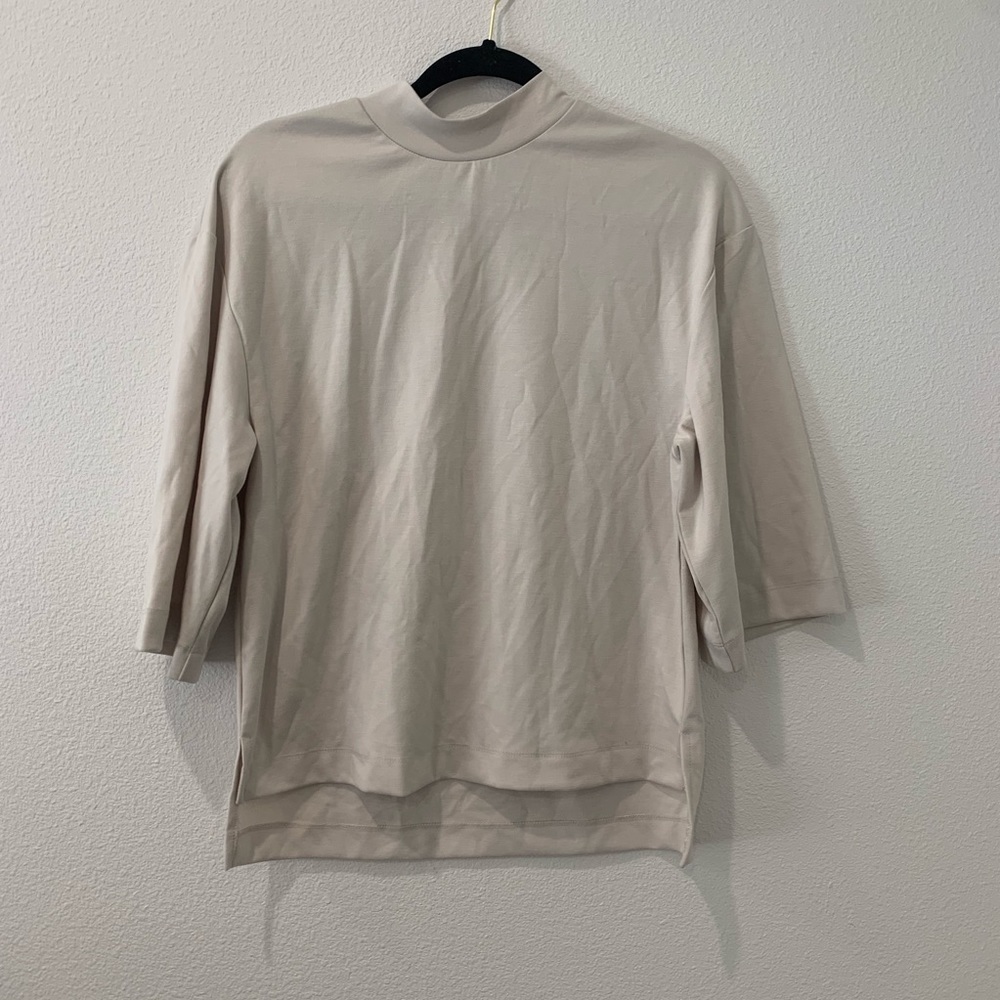🌿Women’s 3/4 sleeve cream colored top
